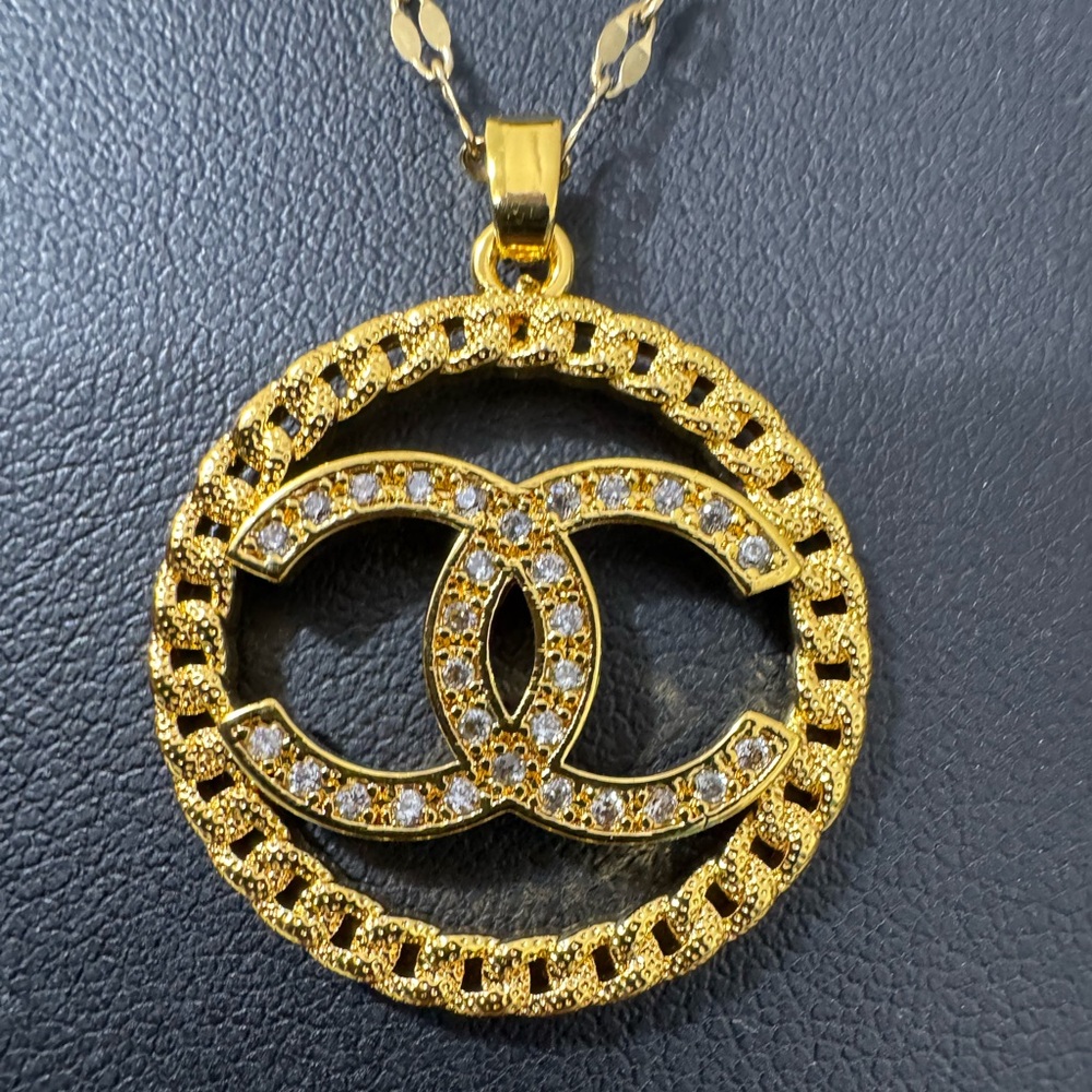 Super pretty twisty chain fashion jewelry necklace